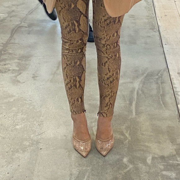 Steve Madden Nude Mules (VENT) - Picture 10 of 11